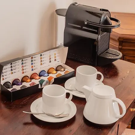 Palazzo Dei Pavoni, Relais Di Charme Alojamento de Acomodação e Pequeno-almoço LʼAquila