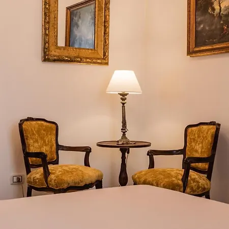 Palazzo Dei Pavoni, Relais Di Charme Bed & Breakfast L'Aquila