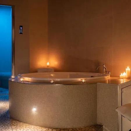 Palazzo Dei Pavoni, Relais Di Charme 4* L'Aquila