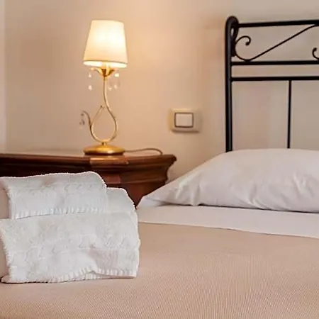 Bed & Breakfast Palazzo Dei Pavoni, Relais Di Charme L'Aquila