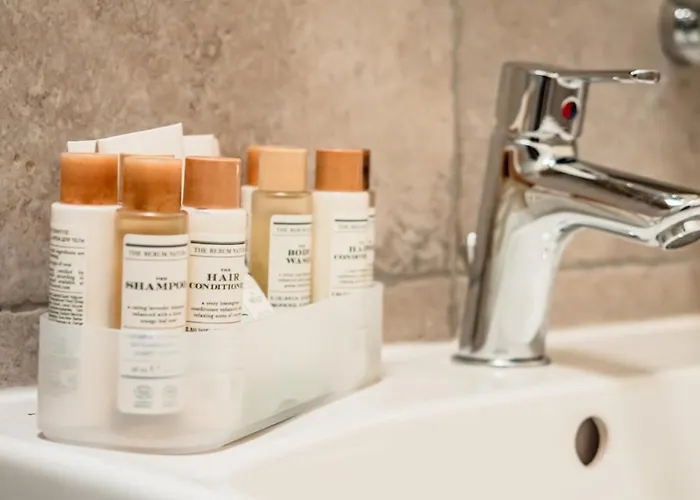 לינה וארוחת בוקר Palazzo Dei Pavoni, Relais Di Charme ל'אקווילה