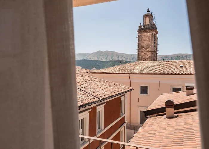 לינה וארוחת בוקר Palazzo Dei Pavoni, Relais Di Charme ל'אקווילה