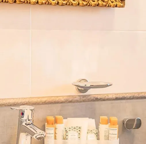 לינה וארוחת בוקר Palazzo Dei Pavoni, Relais Di Charme ל'אקווילה