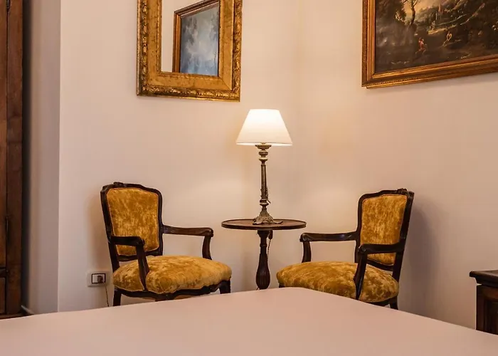 Palazzo Dei Pavoni, Relais Di Charme Bed & Breakfast LʼAquila