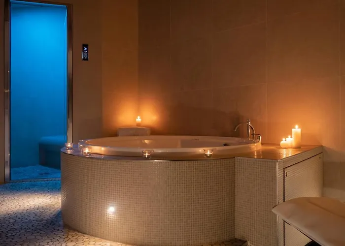 Palazzo Dei Pavoni, Relais Di Charme 4* L'Aquila