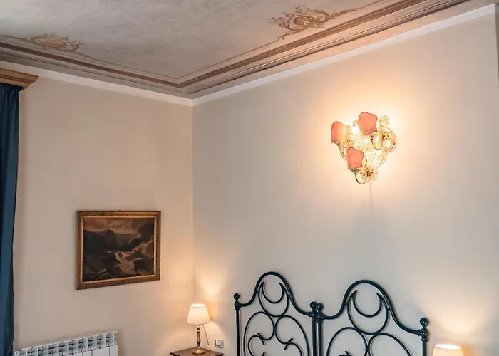 לינה וארוחת בוקר Palazzo Dei Pavoni, Relais Di Charme ל'אקווילה